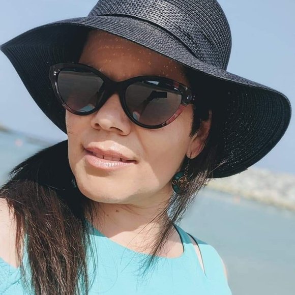 Meet your Posher, Sylvia - Picture 2 of 8